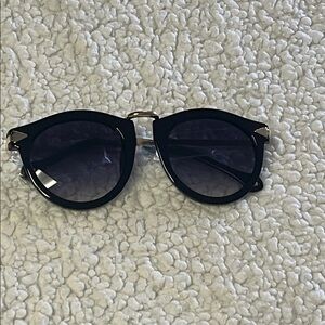 Elegant Black Round Sunglasses